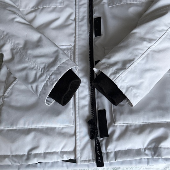 CANADA GOOSE LADIES CONSTABLE WHITE PARKA SIZE SMALL - Picture 13 of 16